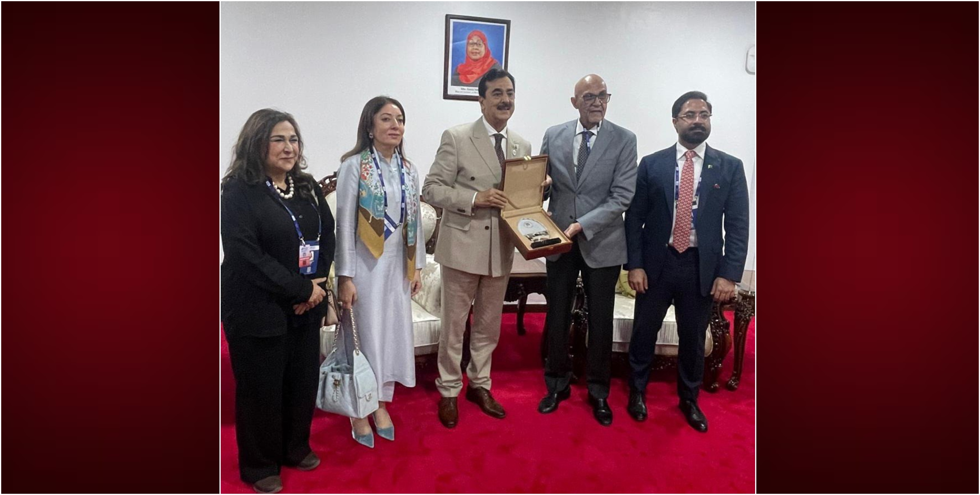 Tanzania: Hon. Mussa Azzan Zungu, Speaker of the National Assembly of Tanzania presenting a souvenir to Chairman Senate of Pakistan Syed Yousaf Raza Gilani on the sidelines of the 153rd Assembly of the Inter-Parliamentary Union in Arusha.